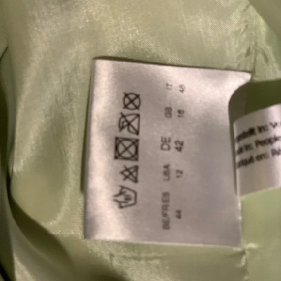 Robe en satin. NEUVE - Picture 5 of 6